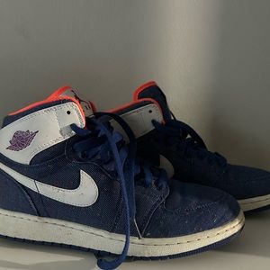 Girls size 6.5Y Nike Air Jordan’s. Used but good condition.